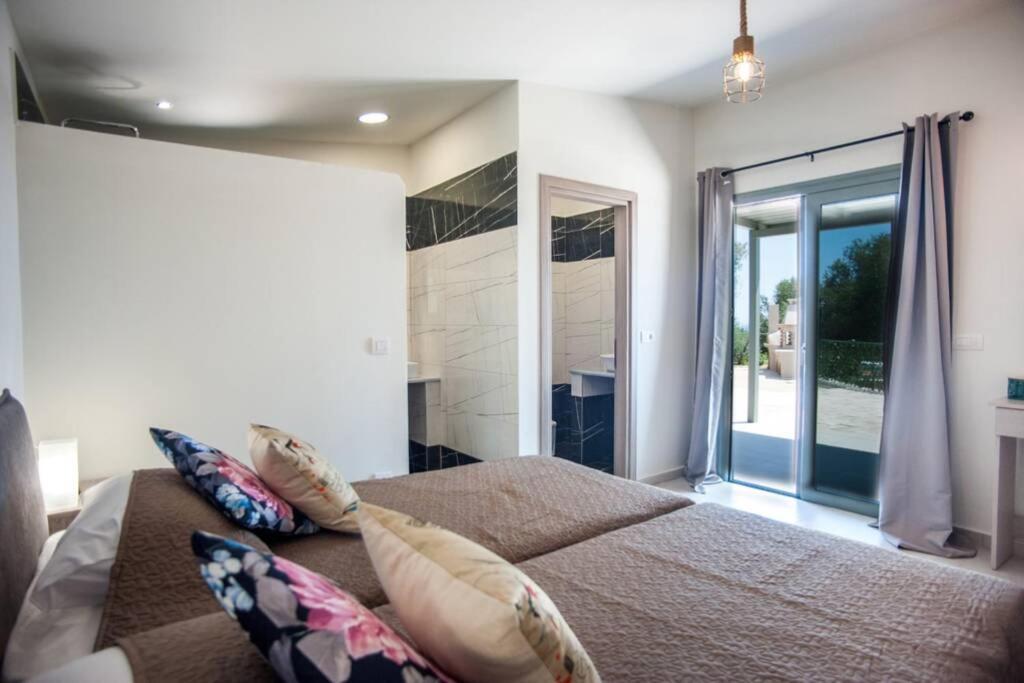 Villa Afrato Calma In Trapezaki-Private Pool -2 Br ตราเปซากิ ภายนอก รูปภาพ